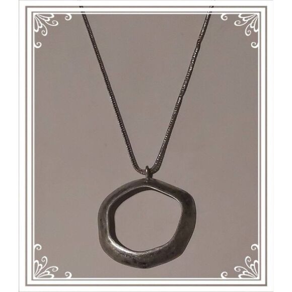 Pretty Chico's Silver Tone Basic Pendant Necklace~Fashion Forward Piece~ - Picture 1 of 5